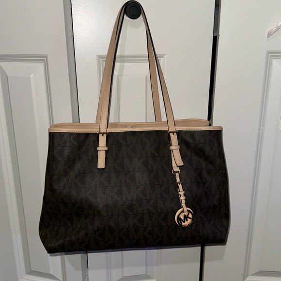 Michael Kors purse - Picture 1 of 10